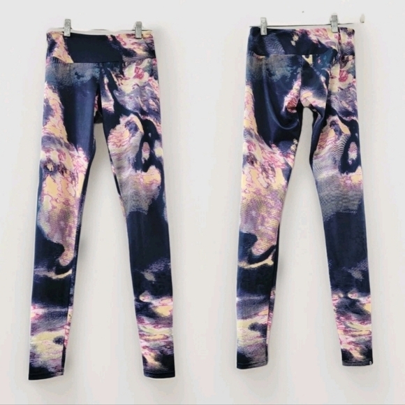 Onzie Yoga Legging Size XS Space Galaxy Athleisure Stretch Workout Gym Wear - Picture 1 of 12